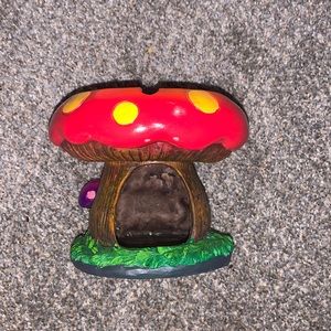 Mushroom ashtray